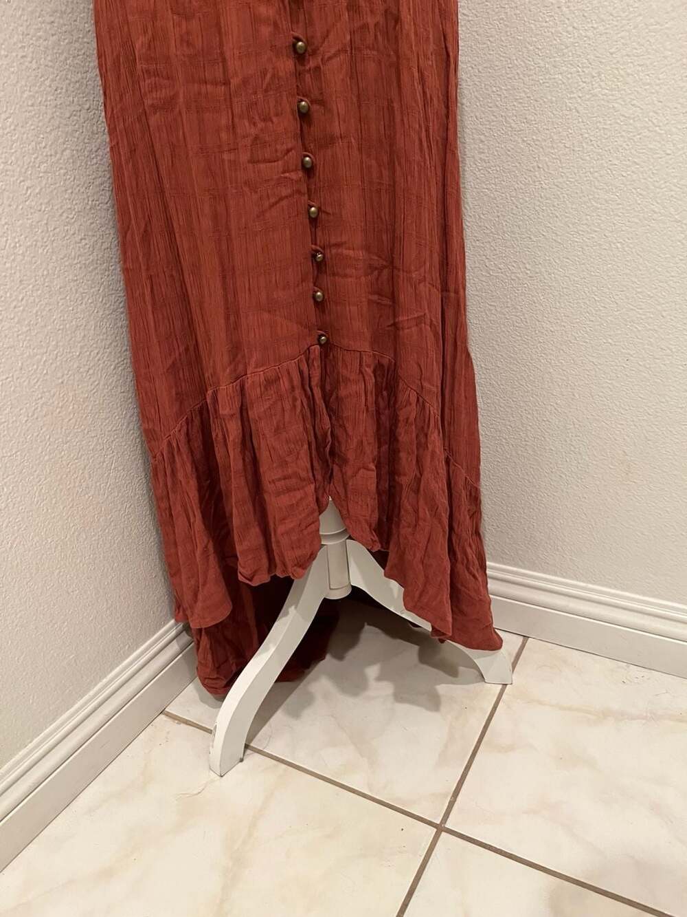 Rewind Juniors Button-Front Hi-Low Maxi Dress in Rust - Picture 3 of 8